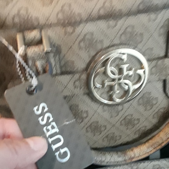 Guess - Picture 2 of 3